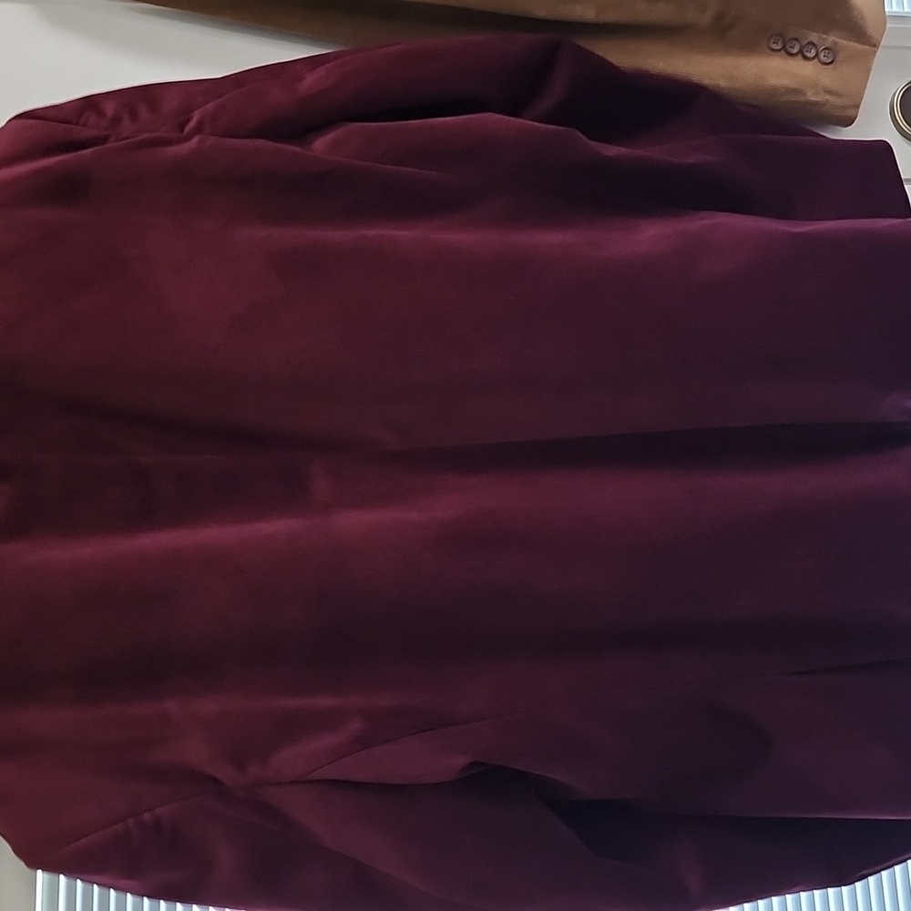 Elegant Burgundy Velvet Blazer - Picture 3 of 3